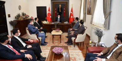 Vali Seymenoğlu Isparta Barosu Yönetim Kurulu Üyeleriyle Bir Araya Geldi