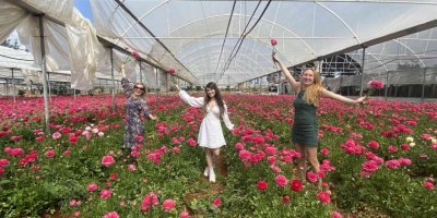 Çiçek bahçesini halka açtı Rus ve Ukraynalı vatandaşların akınına uğradı