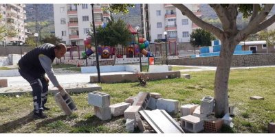 Kozan’da magandalar parka zarar verdi