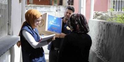 Yüreğir Belediyesinden İhtiyaç Sahiplerine Gıda Kolisi