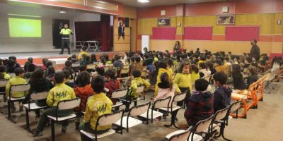 Mersin Polisi Öğrencileri Bilgilendiriyor