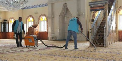 Toroslar’da camiler temizleniyor