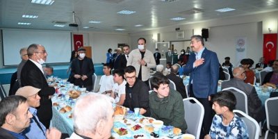 Yılmaz Çifti, Huzur Evi Sakinleri İle Yetim Çocukları İftarda Ağırladı