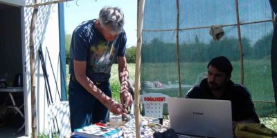 Hollandalı kuş bilimciler Antalya’da gönüllü kuş halkalıyor