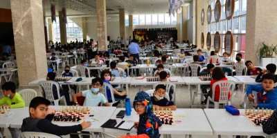 Manavgat 23 Nisan Satranç Turnuvasına 300 genç katıldı
