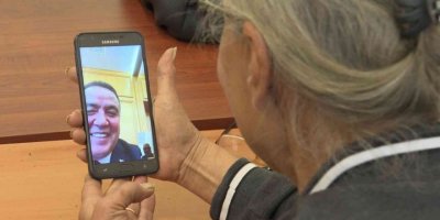 Akıllı Telefon Kursuna Katılan Yaşlılar, Başkan Böcek’i Görüntülü Aradı