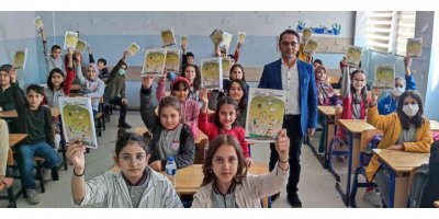 Süper öğretmenin öğrencileri şair ve yazar oldu