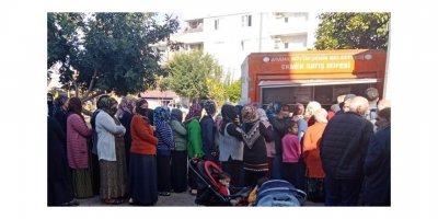 Hayırsever İş Adamı Halka 300 Bin Ekmek Dağıttı