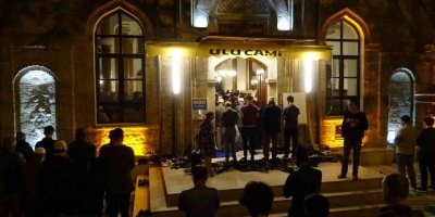 Isparta’da Kadir Gecesi’nde Camiler Doldu