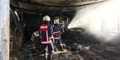 Çiftlikte Çıkan Yangında Yüzlerce Hayvan Telef Oldu