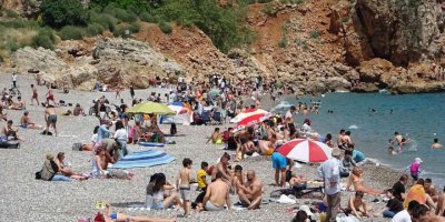 Antalya’da Ramazan bayramını fırsat bilen dünyaca ünlü sahile koştu