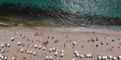 Alanya plajları bayram tatilinde yerli yabancı akınına uğradı