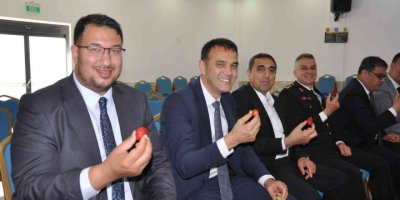 Silifke’de Bayramlaşmada Şeker Yerine Çilek Ve Erik İkram Edildi