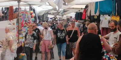 Tur firmaları semt pazarına turist taşıdı