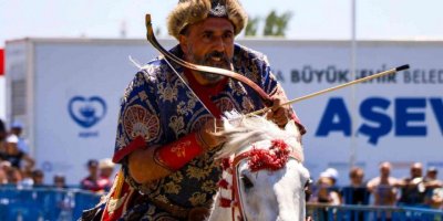 Yörük Türkmen festivalinde savaş oyunları nefes kesti