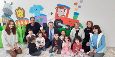 Atık malzemeler, hünerli ellerde oyuncaklara dönüştü