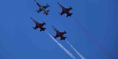 Türk Yıldızları, İskenderun’daki Gösteri Uçuşu Öncesinde Prova Yaptı