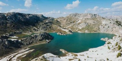 Karlar eridi Karagöl hayran bıraktı