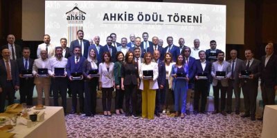 Tekin: “Hazır giyim ve konfeksiyon sektöre ihracat rekorlarına imza attı”