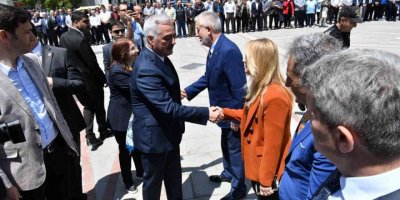 Vali Seymenoğlu, Isparta’ya güllerle veda etti