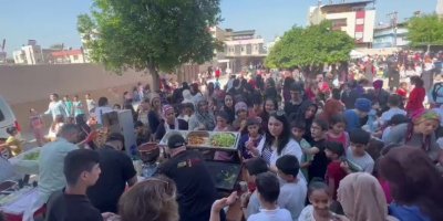 Mezun olduğu okulda öğrencilere ‘Piton döner’ yaptı