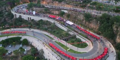 Antalya’da binlerce kişinin Türk bayraklarıyla yürüyüşü havadan görüntülendi