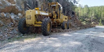 Alanya’da 9 mahalle yoluna yaz bakımı yapıldı