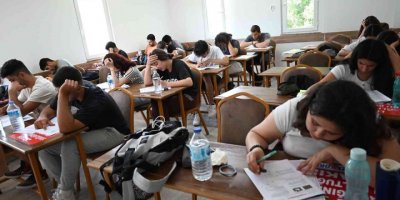 Kemer Belediyesi eğitim kursundaki öğrenciler seri deneme sınavı sürecine girdi