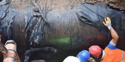 Kumluca’da patlayan içme suyu ana isale borusu kesintiye sebep oldu