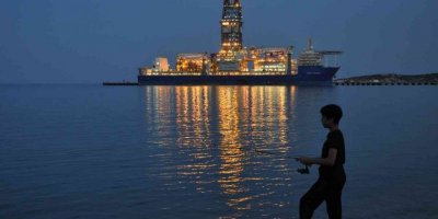 Gece görüntüsüyle mahalleyi andırıyor