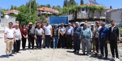 Antalya Büyükşehir Belediyesinden afetzede çiftçiye naylon desteği