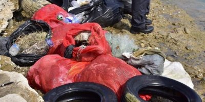 Gölden araba lastiği, plastik ve cam çıktı