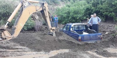 Yağış sonrası toprak kayması meydana geldi