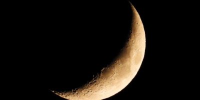 Hatay semalarında hilal şeklindeki ay mest etti