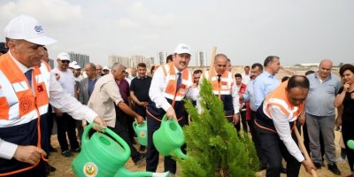 Mersin’de fidanlar toprakla buluştu