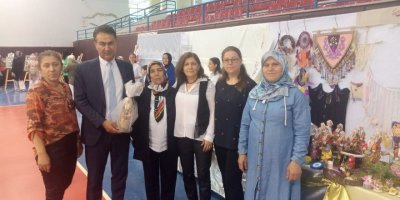 Eğirdir Yedi Renk Girişimci Kadınların El Emeği Göz Doldurdu