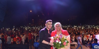 Ceyhan’da Öğrenciler Yks Öncesi Konserle Stres Attı