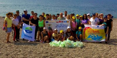 Konyaaltı sahiline öğrenci eli değdi