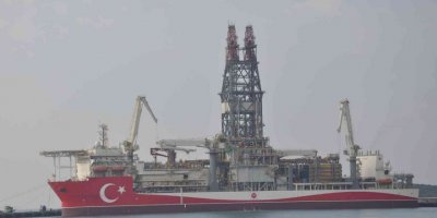 "abdülhamid Han" Kırmızı Beyaza Boyandı, Türk Bayrağı İşlendi