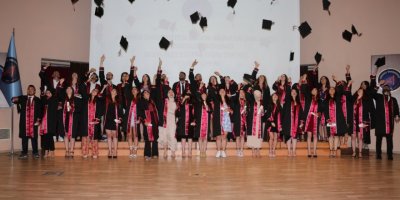 Sağlık Bilimleri Fakültesi mezunları yemin ederek mesleklerine ilk adımı attı