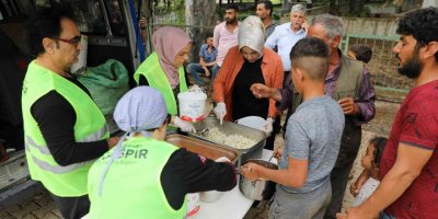Yağmurun Vurduğu Tarım İşçilerine Belediye Sahip Çıktı