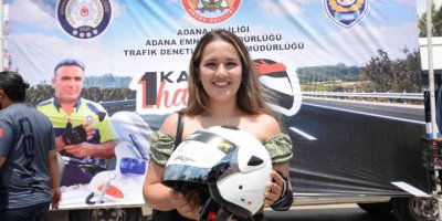 Kadın Motosiklet Sürücüsü Erkek Sürücülerden Saygı İstedi