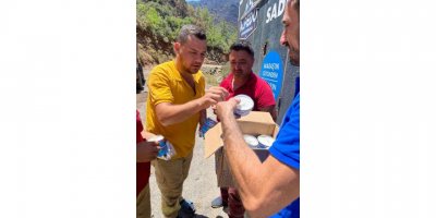 Marmaris’te Yangın Söndürme Ekiplerine Maraş Dondurması İkram Edildi