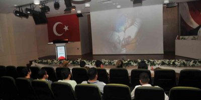 Mide kanseri ameliyatını hekimler canlı yayında izledi