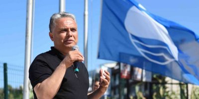 Başkan Uysal: “Bu kıyılarda çakıl taşı bile mavi bayraklı olur”