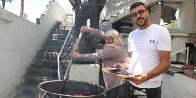 Urmu Dutu Pekmezinin Kilosu 600 Lira