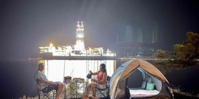 "abdülhamid Han" Gemisinin Manzarasında Kamp