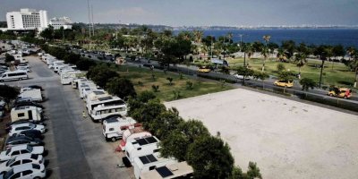 Denize otellerden daha yakınlar, turistleri bile kıskandırıyorlar