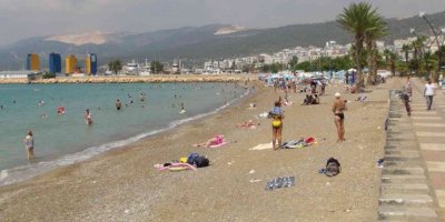 Bayramda Sahiller Boş Kaldı, Ruslar Denizin Tadını Çıkardı