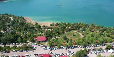 Binlerce vatandaş Menzelet Mesire Alanı’na akın etti